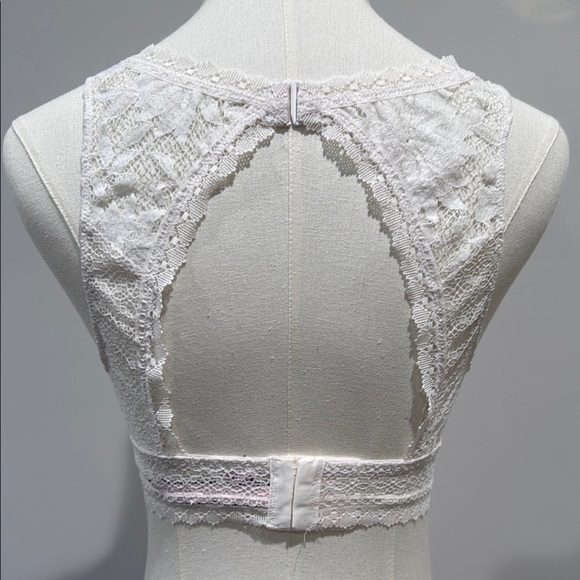 Victoria's Secret Size M White Lace Bralette with Crew Neckline Floral - Picture 3 of 9